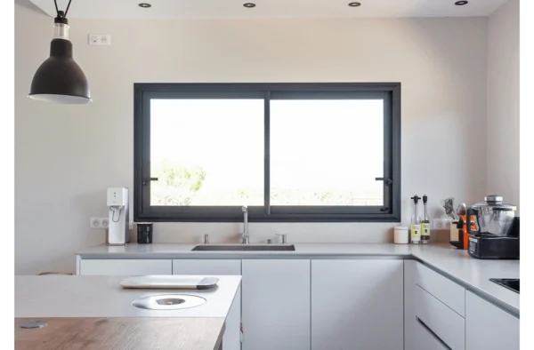 Fenêtre aluminium coulissante