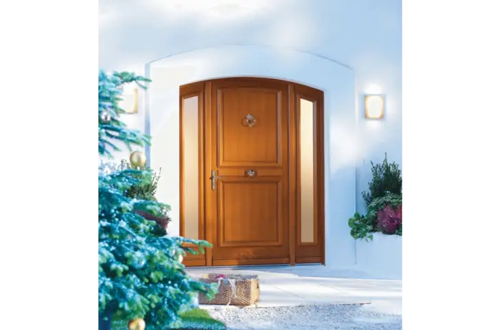 Porte bois pleine avec moulures – Image 2