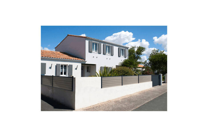 Clôture composite teinte unie – Image 4