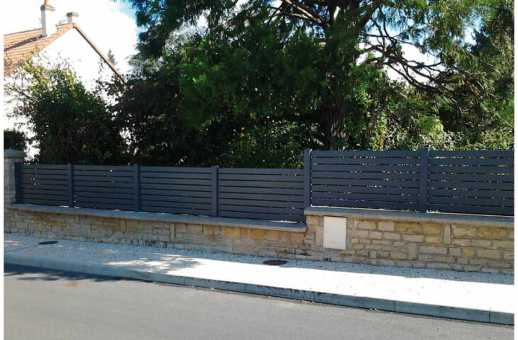 Clôture rigide alu fines lames ajourées – Image 6