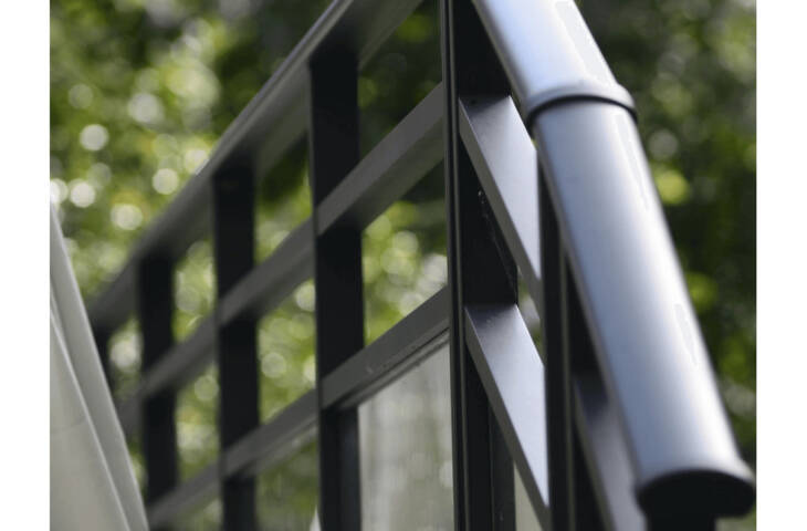 Garde-corps aluminium vitré et barreau horizontal – Image 3