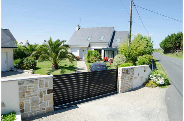 Portail alu coulissant lames fines ajourées – Image 4
