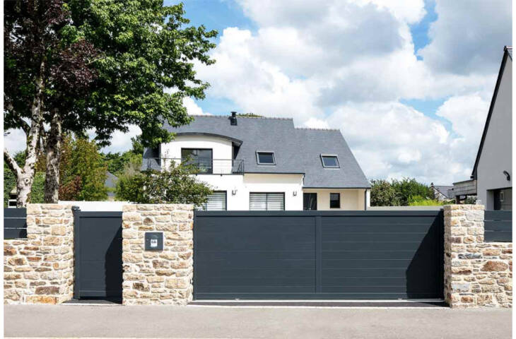 Portail alu coulissant plein
