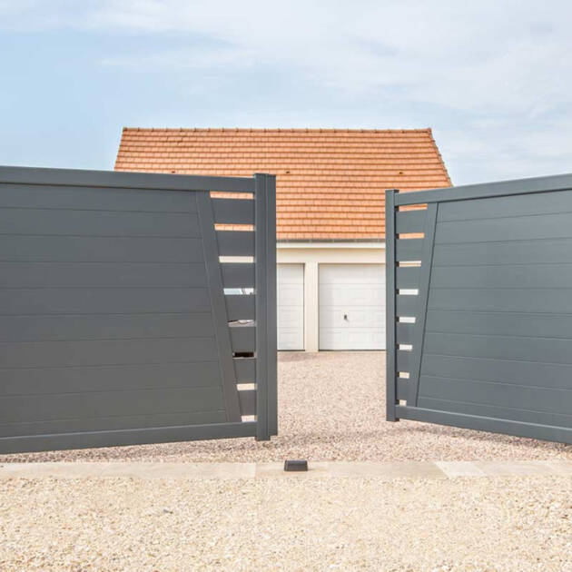 Portail aluminium battant ajourage en biais