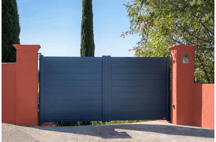 Portail aluminium battant plein – Image 6