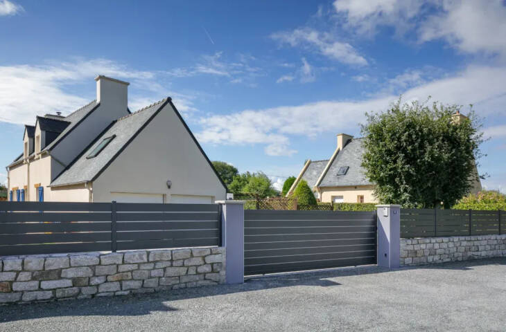 Portail coulissant avec kit de motorisation solaire – Image 3