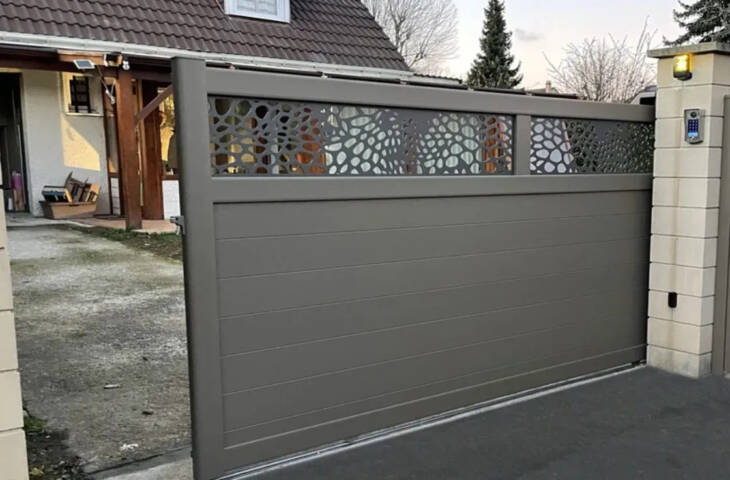Portail coulissant avec kit de motorisation solaire – Image 4