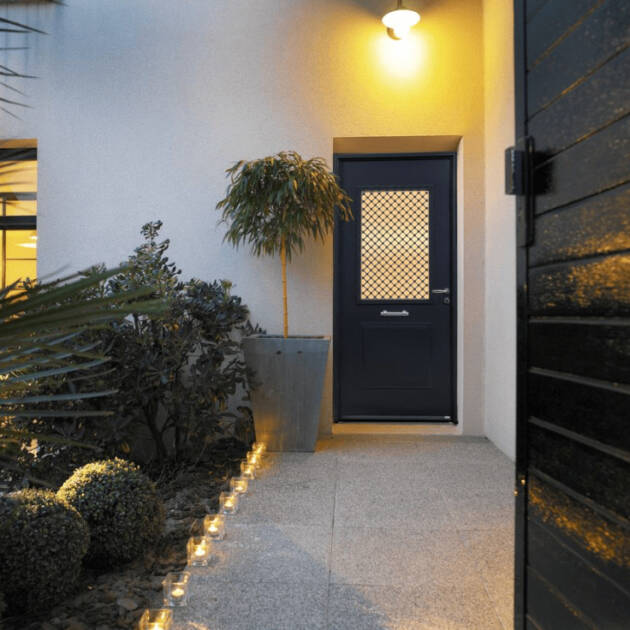 Porte d'entrée acier vitrage sérigraphié