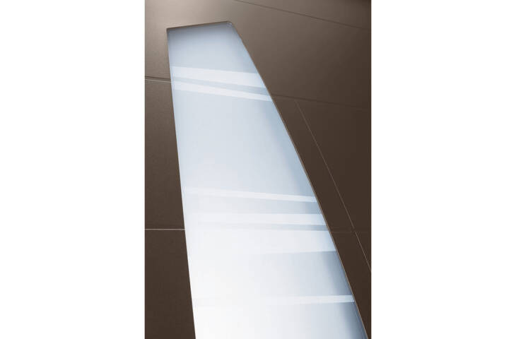 Porte mi-vitrée en virgule et rainures – Image 4