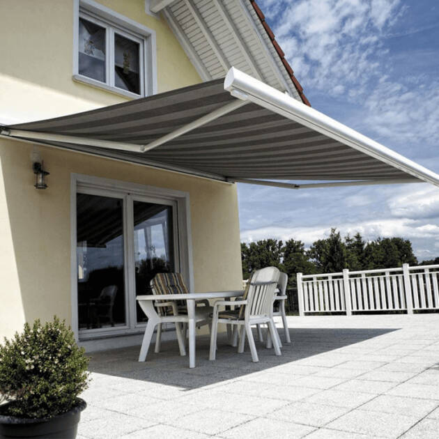 Store banne coffre compact design