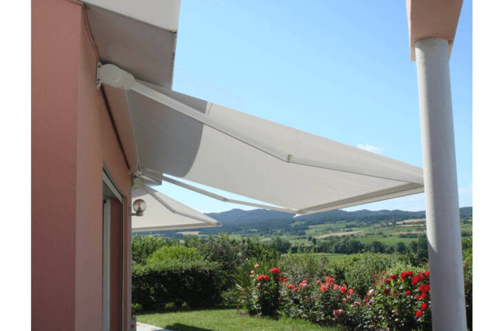 Store banne faible encombrement